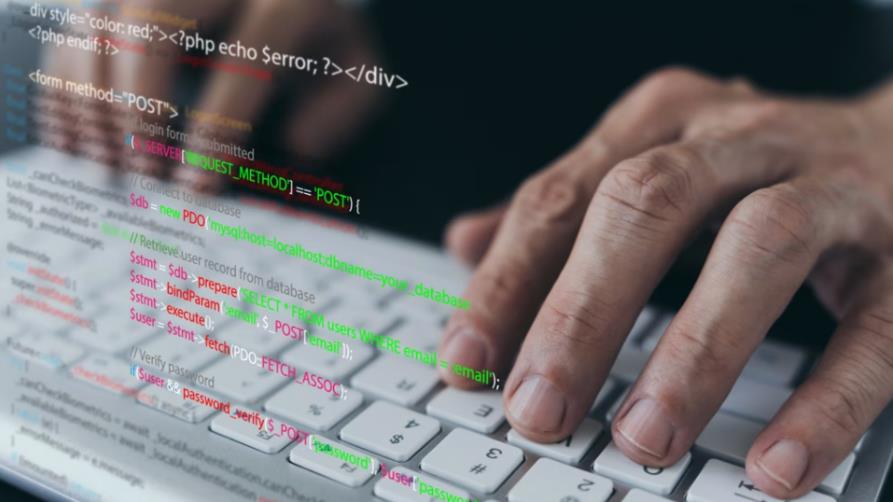 闸北区小程序定制开发公司视角下SQL与T-SQL的差异化应用解析